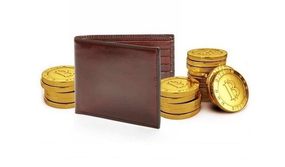 Монети біткоіни біля гаманця