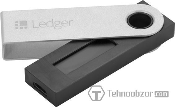 Апаратний гаманець Ledger Nano S крупним планом