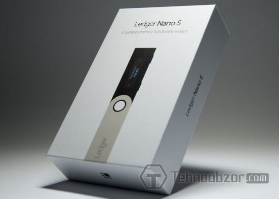 Коробка з апаратним гаманцем Ledger Nano S
