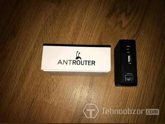 Асік Bitmain Antrouter R1-LTC і упаковка від нього