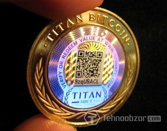 Bitcoin-монета крупним планом
